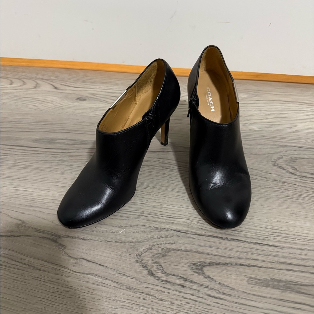 Coach Black Leather Ankle Booties Womens Size 7 Side Zip Heel Classic Pumps